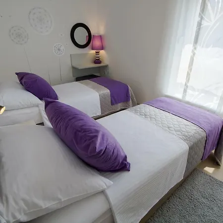 Deluxe Perla * Pula